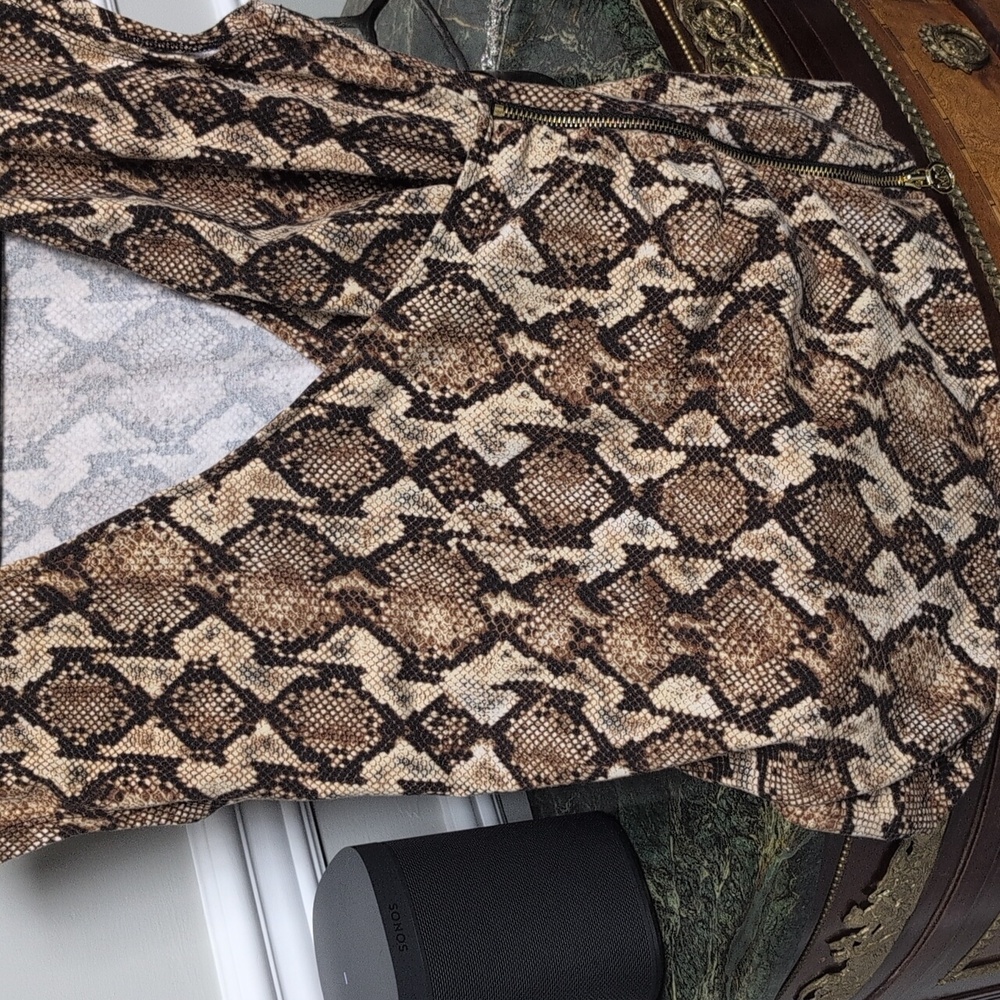 Michael Kors Snakeskin Print Sleeveless Top. Size L. - Picture 3 of 9